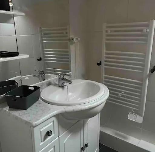 Дом отдыха Downtown Cozy - 4 Pl - *